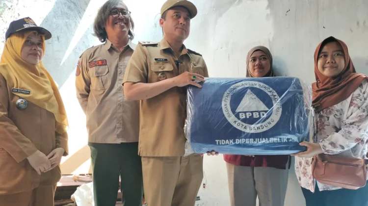 Wakil Wali Kota Bandung Sambangi Korban Kebakaran di Maleer