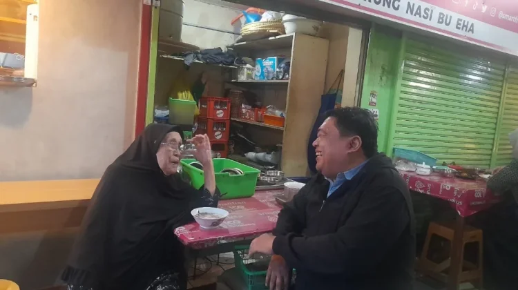 Warung Nasi Bu Eha Tetap Legendaris di tengah Perubahan Zaman