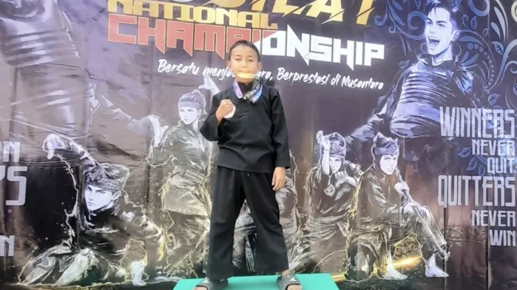 Rizky Firdaus siswa kelas 6 SD dengan Tujuh Medali Emas
