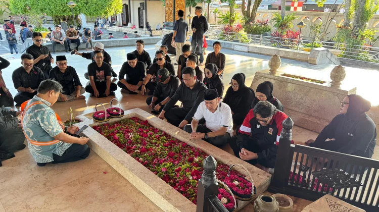 Ziarah ke Makam Bung Karno, Ono Teguhkan Semangat Trisakti, Politik Kerakyatan