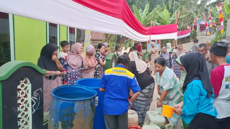 Warga Desa Cikubang Tasikmalaya dapat Bantuan Air Bersih