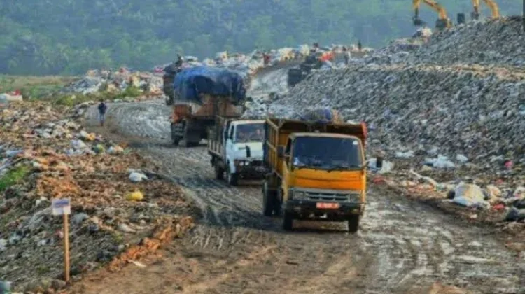 DPRD Jabar Usulkan Truk Sampah Tercampur Dilarang Masuk Sarimukti
