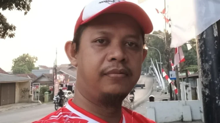 Warga Subang Pilih Beli Online, Penjual Bendera Sepi