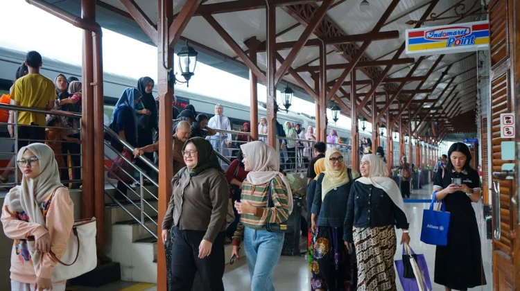 HUT-RI 81, KAI Commuter Hadirkan Tarif Spesial Rp8