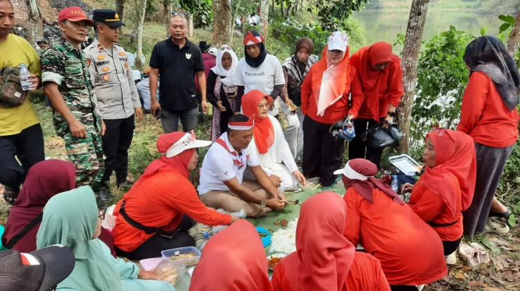 Ribuan Warga Meriahkan Hari Kemerdekaan dengan Lomba Ngaliwet di Situ Sanghiyang