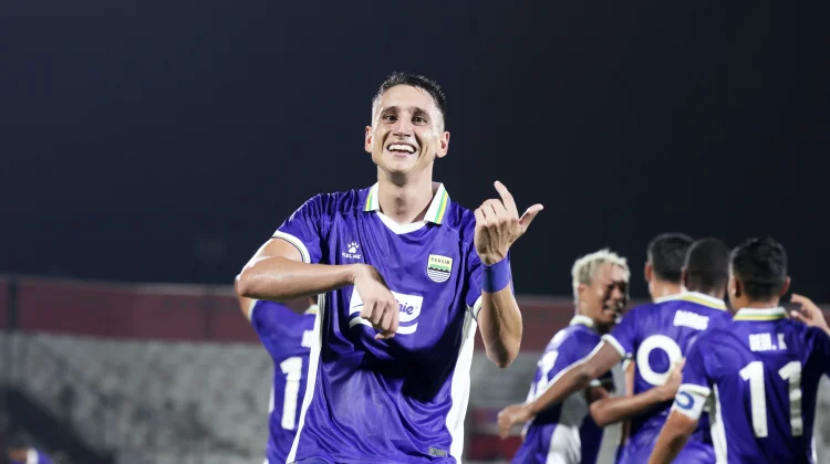 Selebrasi Gesek Biola Luka Menalo ternyata Punya Cerita