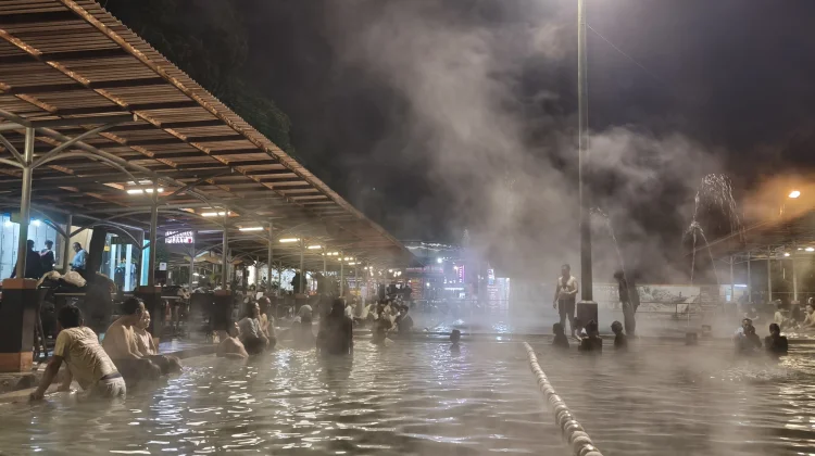 Terapi Air Panas Sari Ater, Jadi Pilihan Wisatawan saat Libur 17 Agustus
