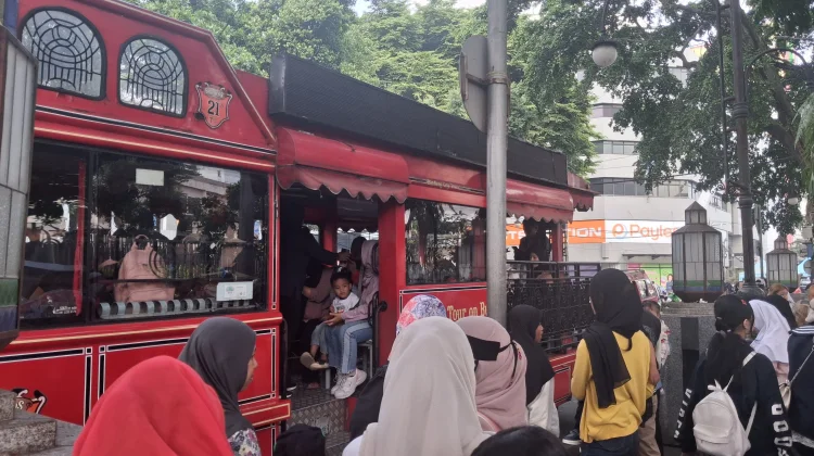 HUT ke-81 RI Tarif Bandros Rp8, Antusiasme Warga Membeludak