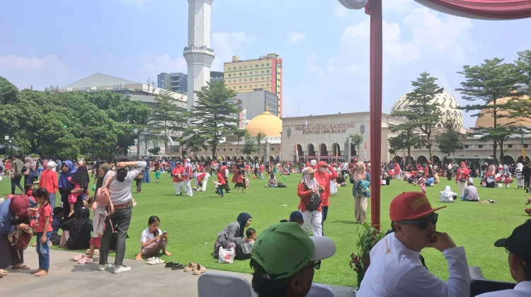 Alun-alun Bandung Kembali Dibuka, Pemkot Tekankan Kebersihan dan Ketertiban