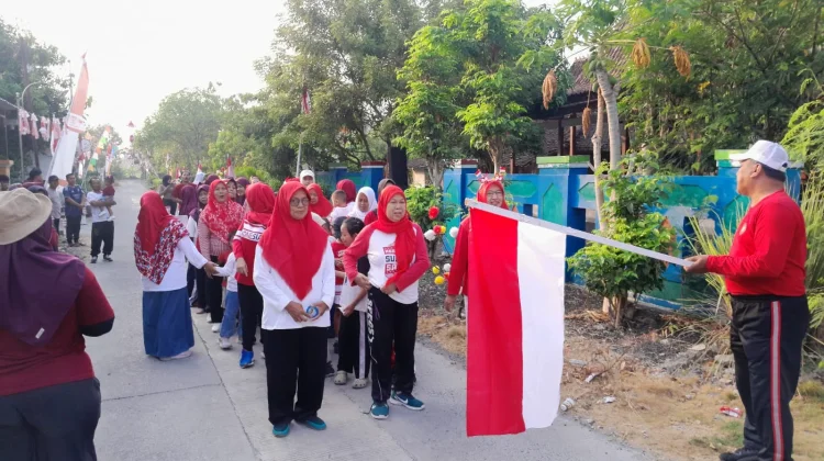 HUT ke-81 RI di Budiharja, Pemdes Beri Penghargaan untuk Pelajar Berprestasi