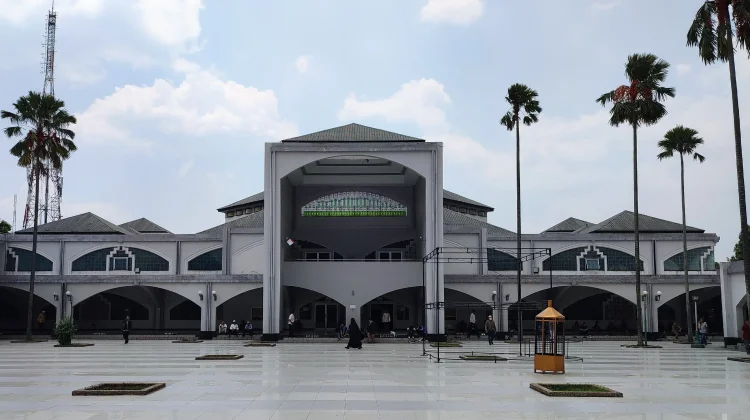 Waktu Sholat Bandung, Selasa 18 Agustus 2026