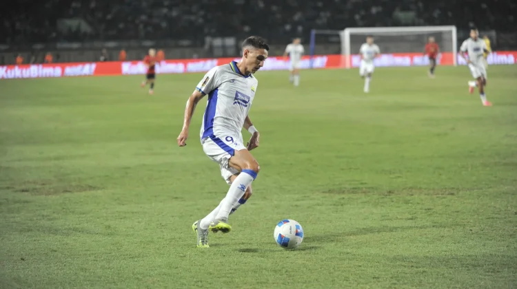 Luka Menalo dan Persaingan Sehat di Lini Depan Pangeran Biru