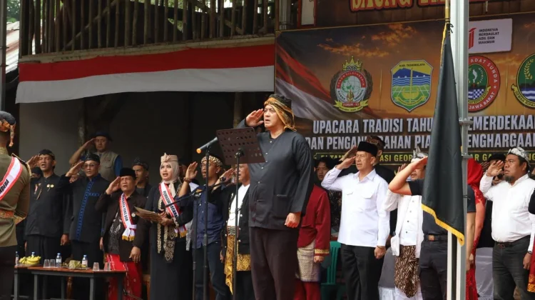 Budayawan Gelar Upacara HUT RI, Diky Candra Didaulat Jadi Pembina Upacara