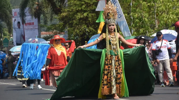 Pawai Pembangunan HUT ke-81 RI Semarak, Warga Sumedang Tumpah Ruah