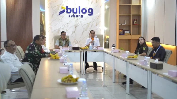 Sekda Subang Pastikan Kualitas Bantuan Pangan Beras Bulog Layak Konsumsi