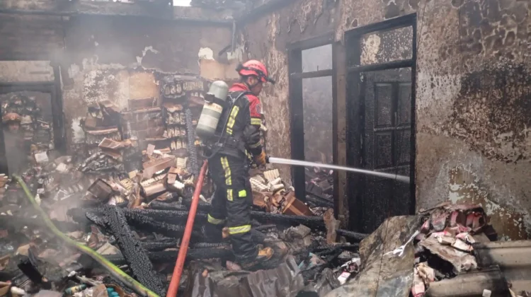 Diduga Korsleting Listrik, Gudang Kosmetik di Melong Cimahi Terbakar