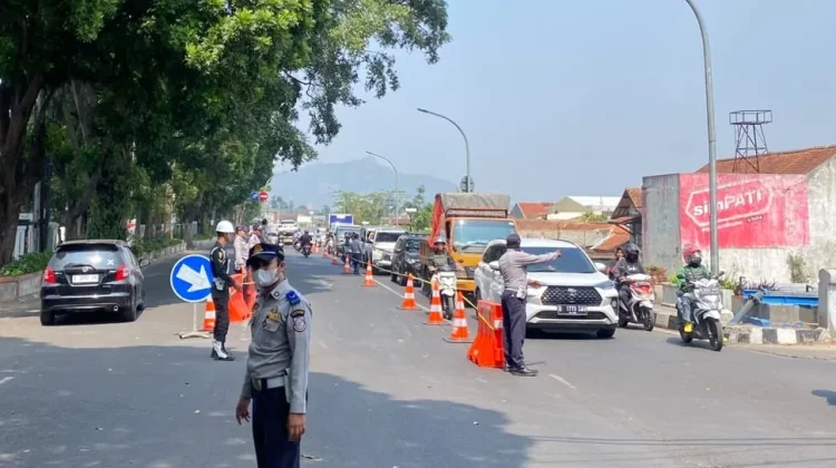 Underpass Dustira Dibuka Dua Arah, Dishub Cimahi Urai Kemacetan Jalan Gatsu