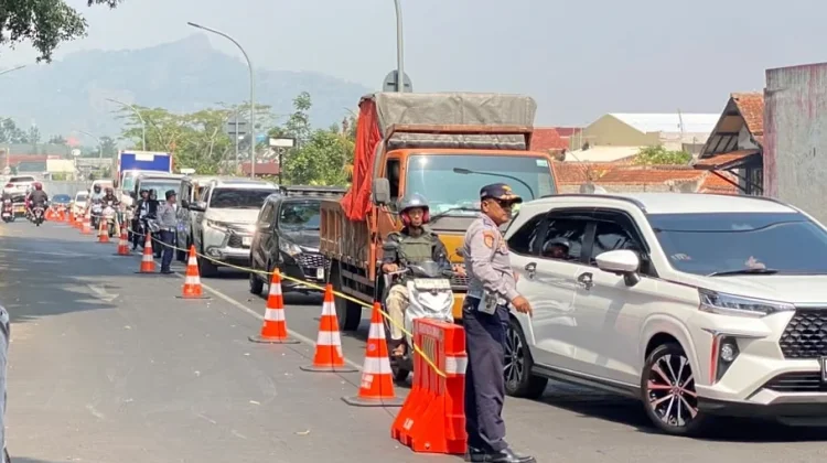 Atasi Kemacetan Dishub Cimahi Tambah Personel di Sejumlah Jalan