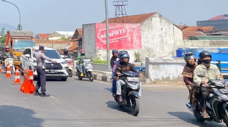 Rekayasa Lalu Lintas Cimahi Diperkuat, 100 Personel Siaga di 24 Titik