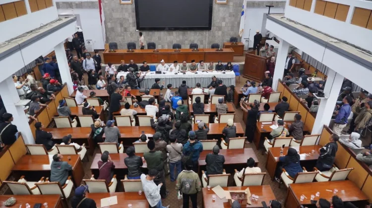 Pemkab dan DPRD Sepakati Perbaikan Jalan Banjarwangi-Pendeuy