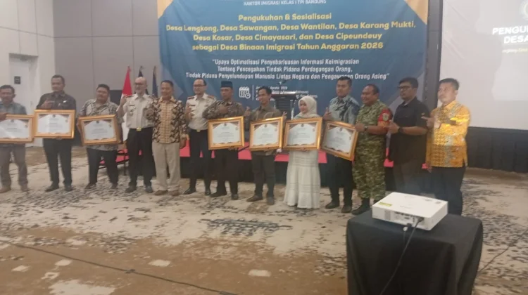 Duduk Bareng TNI dan Imigrasi Sosialisasi, Warga Subang Belajar Tertib Dokumen