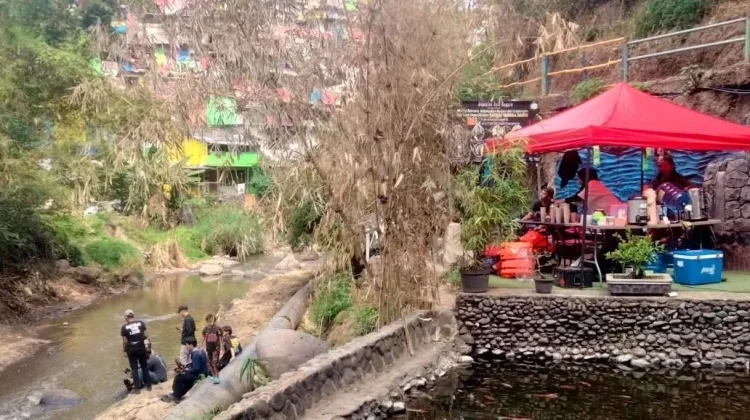 Serlok Bantaran, Tempat Nongkrong Menikmati Indahnya Cikapundung