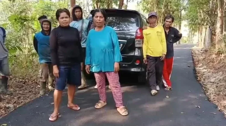 Masyarakat Desa Cinangsi dan Cikeusi Sambut Jalan Mulus