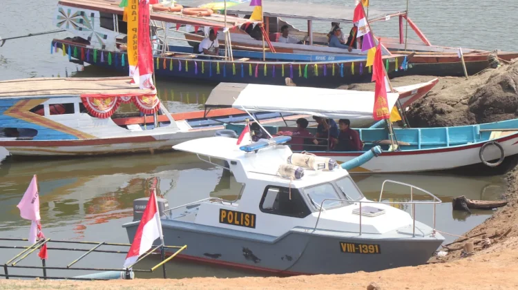 Parade Perahu Pasirtugaran Tumbuh Jadi Atraksi Wisata di Pesisir Jatigede