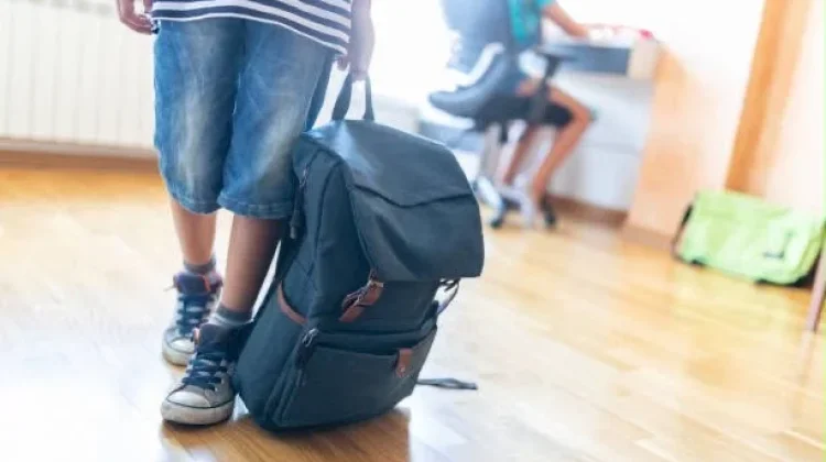 Tas Sekolah Anak Terlalu Berat Bisa Ganggu Postur, Ini Risiko dan Cara Mencegahnya