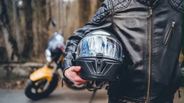 Helm Full Face atau Half Face, Mana yang Lebih Aman untuk Pengendara Motor?