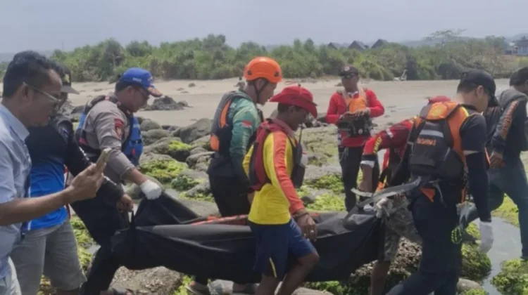 Tim SAR Temukan Satu Orang Wisatawan Korban Terseret Arus Laut