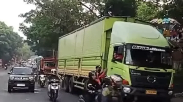 Dishub Cimahi Batasi Jam Operasional Truk di Bundaran Leuwigajah