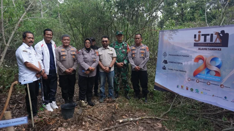 IJTI Korda Bandung Ajak Warga Jaga Hutan lewat Penanaman Pohon