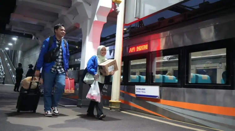 Liburan Maulid Nabi, Puluhan Ribu Orang Gunakan Kereta