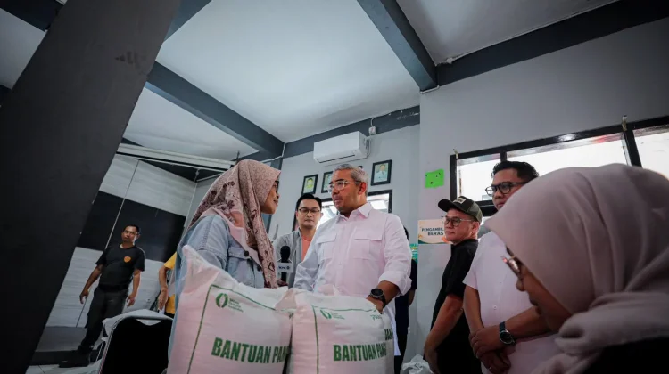Warga Bandung Terima Bantuan Beras, Pemkot Soroti Validitas Data Penerima