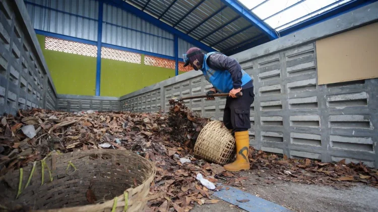 Pemerintah Kota Bandung saat ini masih melakukan uji coba mesin pengolahan sampah