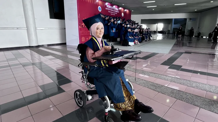 Kisah Inspiratif Natasha, Difabel yang Raih Gelar Sarjana Dari Teknik Sipil ITB