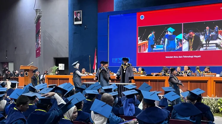 ITB Wisuda 2.874 Lulusan, Rektor Apresiasi Perjuangan Mahasiswa hingga Lulus