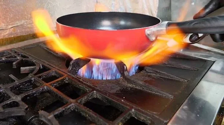 Api Kompor Gas Berubah Merah atau Oranye? Ini Penyebabnya