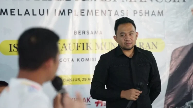 Isfhan Taufik Sosialisasikan Hak Asasi Manusia di Naringgul Cianjur