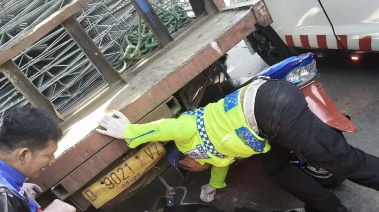 Pengendara Motor Tewas usai Tabrak Truk Parkir di Jalan Soekarno Hatta Bandung