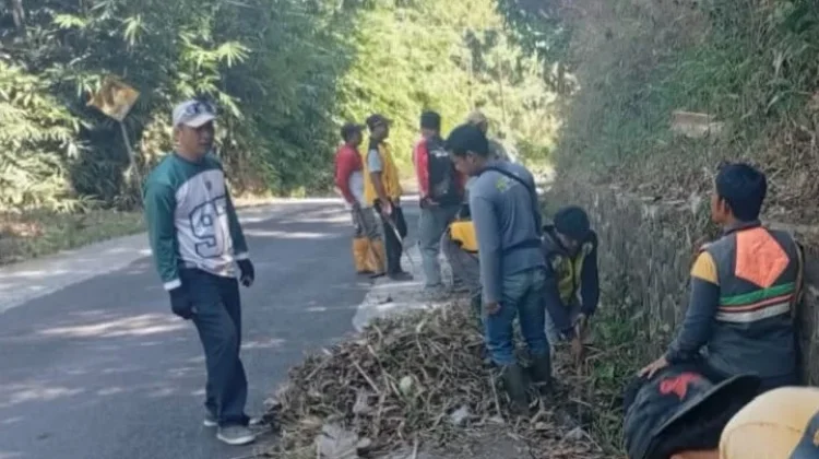 DPUTR Bersihkan Drainase Jalan Kabupaten, Antisipasi Genangan saat Musim Hujan