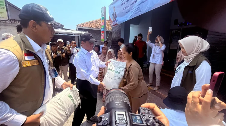 Bantuan Pangan Beras 181 Ribu Ton Digelontorkan untuk 6 Juta Penerima di Jabar