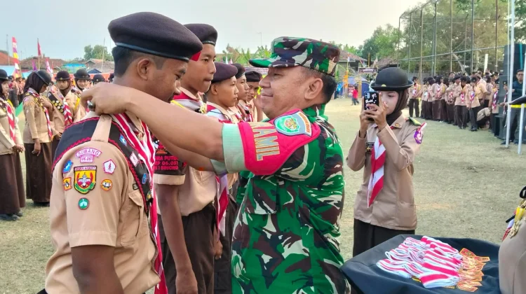 Danramil Binong Buka Gema Pramuka di Lapangan Kihiyang
