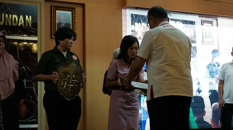 Alm. Rahyang Mandalajati Evi Silviadi Dinobatkan Sebagai Pahlawan Olahraga Jabar