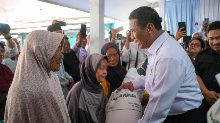 Penyaluran Bantuan Pangan di Subang, di Tinjau Bapanas