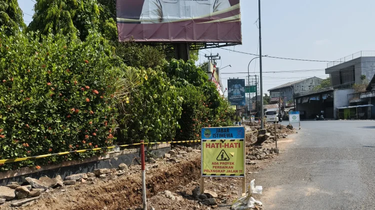 Pebaikan Drainase Jl. A. Yani Subang, Gangu Pasokan Air Perumda TRS ke Pelanggan