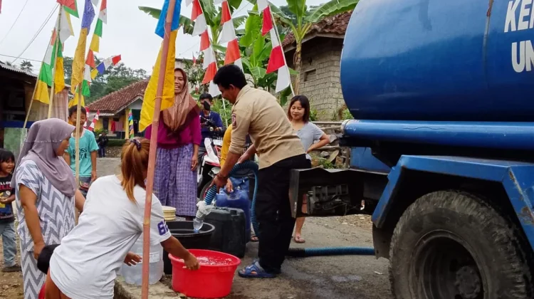 Selama Kemarau, Tagana Subang Salurkan 110 Ribu Liter Air Bersih ke Wilayah Selatan