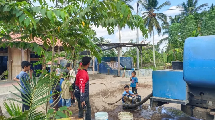Tagana Kabupaten Tasikmalaya Distribusikan Air Bersih Bagi Panti Asuhan An Nur