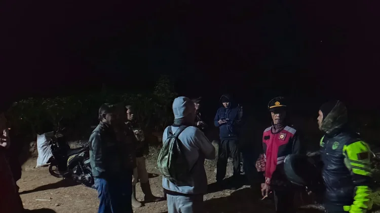Medan Berat Menjadi Kendala Petugas Mengatasi Kebakaran Hutan Gunung Cikuray